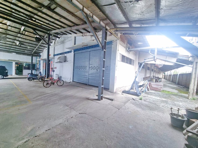 รถเทเลอร์ 18 ล้อเข้าได้ถ.สุขสวัสดิ์ 64-74 ให้เช่าโกดังพร้อมสำนักงาน 220 ตร.ม.  ประชาอุทิศ-บางครุ พระประแดง 