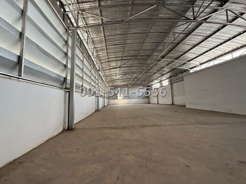 ขายตึกแถว 2 คูหา 3 ชั้นครึ่ง พร้อมดาดฟ้า ซอยท่าข้าม 28/1 ตึกหัวมุม เนื้อที่หลังละ 20 ตรว ใกล้เซ็นทรัล พระราม 2