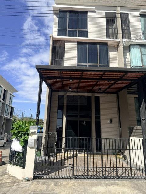 ขายทาวน์โฮม 3.5 ชั้น 23.7 ตร.ว. พาทิโอ พัฒนาการ 32 หลังมุม ใกล้เอกมัย สุขุมวิท ทองหล่อ