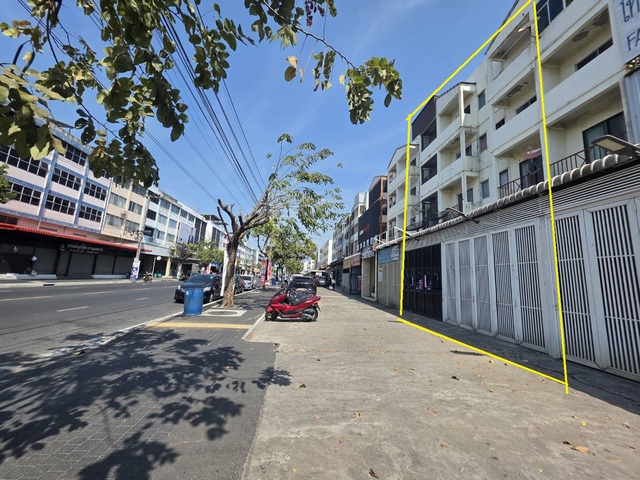 cx ขายอาคารพาณิชย์ 4.5 ชั้น ติดถนนวัชรพล Tel.0999983897