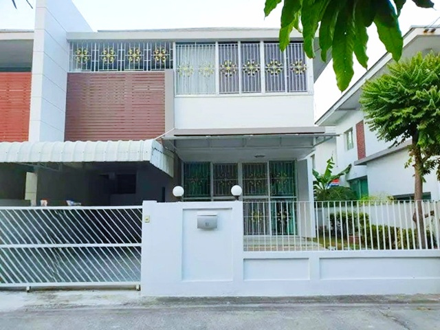 ตลาดใจโต300ม.หรูหรา 36 ตร.วา. ตลาดเคหะบางพลี ให้เช่าบ้าน 2ชั้น รร.เกวลินวิทยา 1.8 กม. พร้อมเฟอร์ฯครบ ทำเลดี 3นอน รพ.จุฬารัตน์5 1.7 กม. 