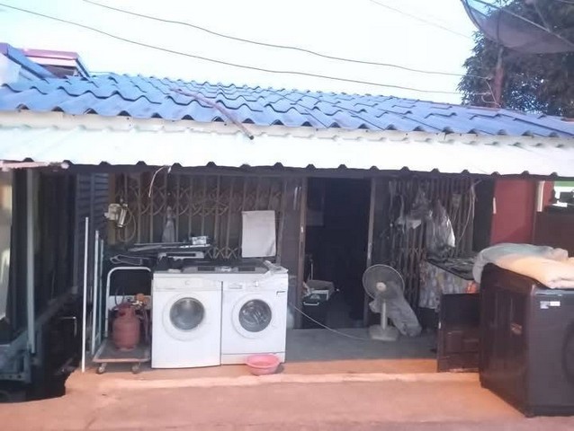 ที่ดินพร้อมสิ่งปลูกสร้าง ติดถนน 4 เลน ถนนบางปะอินสายใน ราคาไม่ถึงล้าน น้ำท่วมไม่ถึงบ้าน ทำเลสามารถเปิดร้านเล็กๆได้