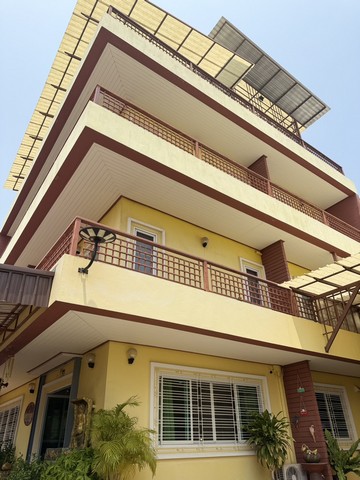 ขายด่วน ออฟฟิศพร้อมโกดัง ทำเลศักยภาพ ซอยมิสทีน ถนนราษฎร์พัฒนา  พื้นที่ขนาดใหญ่ 200 ตรว. พร้อมใช้งาน รองรับทุกธุรกิจ   ราคา 28 ลบ