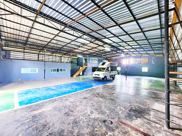 เสรีไทย 31-45  ลด25% ม.นิด้า 2.5 กม. MRT สัมมากร 1.6 กม.ให้เช่าโกดัง พร้อมออฟฟิศ 2 ชั้น 102 ตร.วา. 402ตร.ม.  โลตัส สุขาภิบาล1 1.2 กม. 