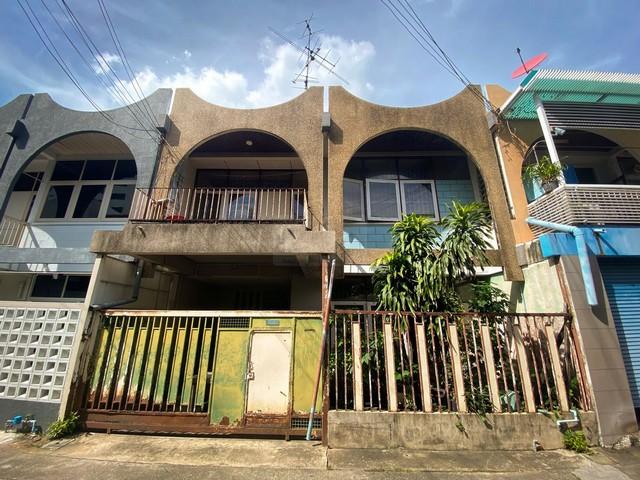 HS 1817 ขายทาวน์เฮ้าส์ 2 ชั้น 24 ตร.ว. 180 ตร.ม. ซอยเอกมัย12 วัฒนา เหมาะกับการรีโนเวท