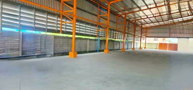 ถ.ร่มเกล้า19-29 ใกล้สนามบินสุวรรณภูมิ  ให้เช่าโกดัง 805ตร.ม. ARLลาดกระบัง 2.7กม.205ตร.ว. 