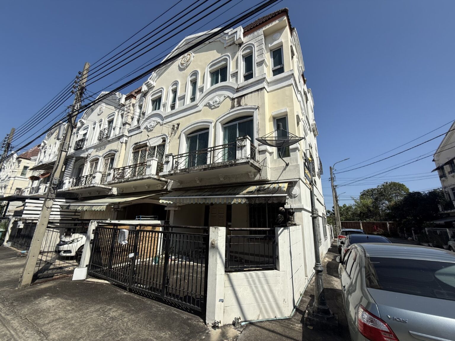 ขายทาวน์เฮ้าส์ 3 ชั้น โครงการบ้านกลางเมือง Swiss Town กรุงเทพมหานคร