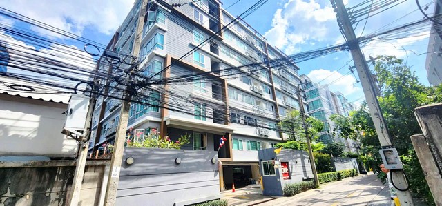 Condominium ONE CONDO 61 ตร.ม.    ONE PRICE! ภายในโครงการมี รปภ.ตลอด24 ชั่วโมง มีลิฟท์ 2 ตัว ตู้ซักผ้าหยอดเหรียญ ตู้น้ำหยอดเหรียญ ตู้เอกสาร ฟิตเนส ที่จอดรถกว้างขวาง