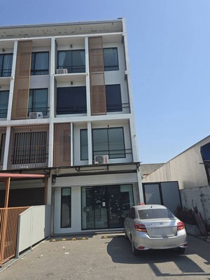 ตึกมุมหายาก ทำเลการค้า ดีที่สุดในรามอินทรา ! เหมาะสำหรับทำHome ออฟฟิศ ,Clinic หรือทำค้าขาย !! อาคารพาณิชย์4ชั้น 34.8 ตร.วา 