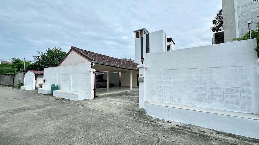 ให้เช่าบ้านเดี่ยวชั้นเดียว 220 ตรว 9 ห้องนอน ลาดพร้าว 71 ซอยนาคนิวาส 39 จอดรถกว่า 10 คัน ใกล้เลียบด่วน