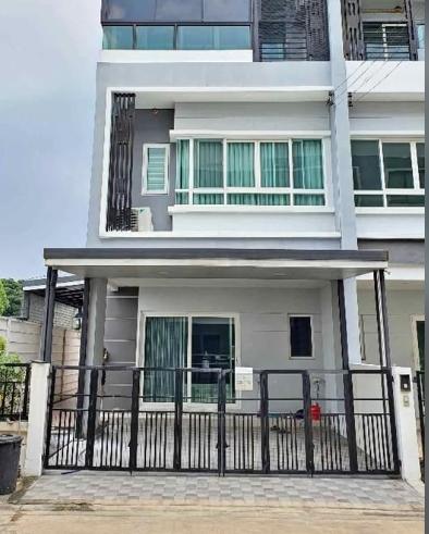 ขายทาวน์โฮม 3 ชั้น 30 ตร.ว. หมู่บ้านเดอะริคโค้ ทาวน์ วัชรพล ใกล้ Pleanary Mall