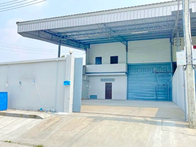 โลตัส บางปลา 200 ม. ตลาดน้ำบางพลี 3 กม.  ให้เช่าโรงงาน พร้อมออฟฟิศ 3 ชั้น 506ตร.ม. 126 ตร.วา. รร.นานาชาติ บางกอกพัฒนา 4.8 กม.1 นอน 2 น้ำ . 