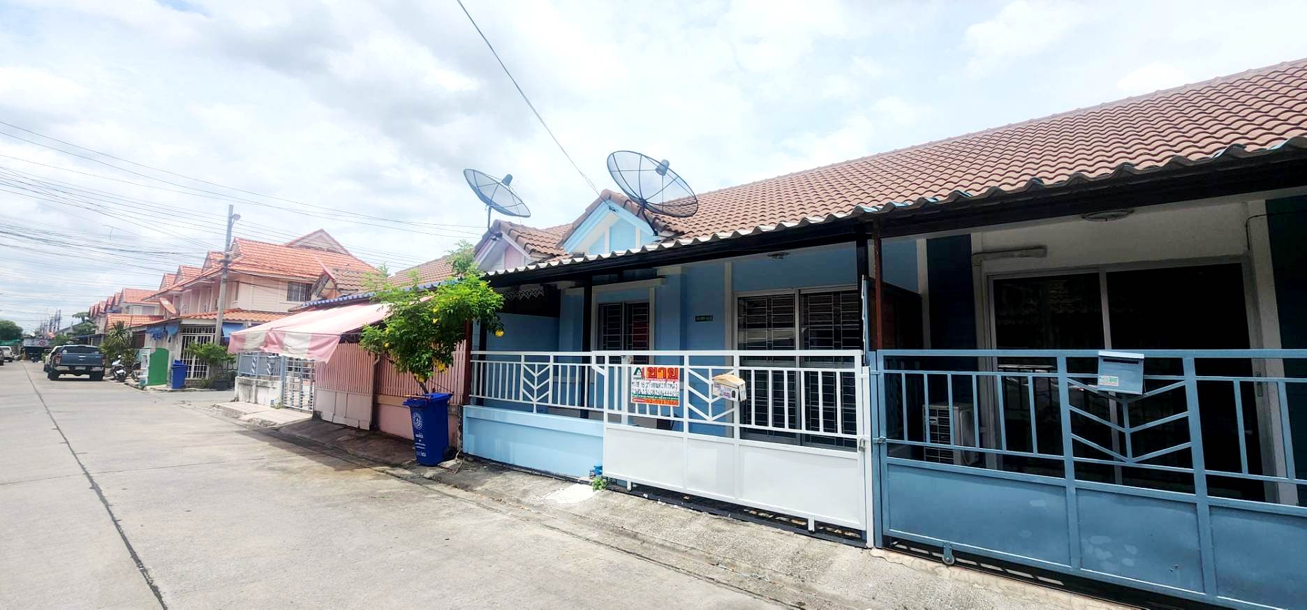 ทาวน์เฮาส์ พฤกษา 18 ตร.วา 0 NGAN 0 ไร่ 980000 THB ใกล้กับ ใกล้แหล่งชุมชนมากมาย โครงการติดเซเว่นอีเลฟเว่น ติดห้างบิ๊กซี ใกล้ตลาดน้ำไทรน้อย ใกล้วัดไทรใหญ่ โรงพยาบาลไทรน้อย สถานีตำรวจไทรน้อย เดินทางสดวกสบาย