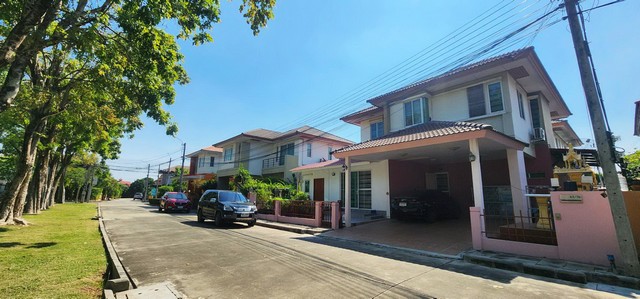 บ้าน - ขนาด = 57 SQ.WA 0 ngan 0 Rai 4900000 BAHT ไม่ไกลจาก ใกล้เซ็นทรัลเวสเกต อีเกียบางใหญ่ บิ๊กซีบางใหญ่ โรงพยาบาลเกษมราษฎร์อินเตอร์รัตนาธิเบศร์ รถไฟฟ้าสายสีม่วง อินเด็กซ์ลิฟวิ่งมอลล์บางใหญ่ โรงเรียนสากลศึกษา โรงเรียนสารสาสน์วิเทศบางบัวทอง ทำเล-คุณภ