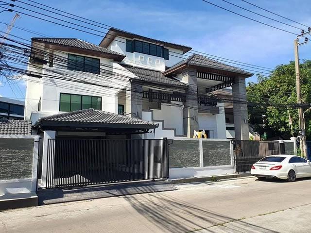 HR 9620 ให้เช่าสำนักงาน 4.5 ชั้น ทาวน์อินทาวน์ ถนนศรีวรา  วังทองหลาง จดบริษัทได้, รับต่างชาติ ใกล้ทางด่วน เอกมัย - รามอิทรา