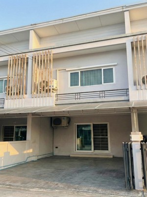 ทาวน์โฮมก่ออิฐมอญแดง ขายทาวน์โฮม ดิเอ็กซ์คลูซีฟ วงแหวน-รามอินทรา (The Exclusive Wongwaen - Ramintra) เดินทางเข้าออกเมืองสะดวก