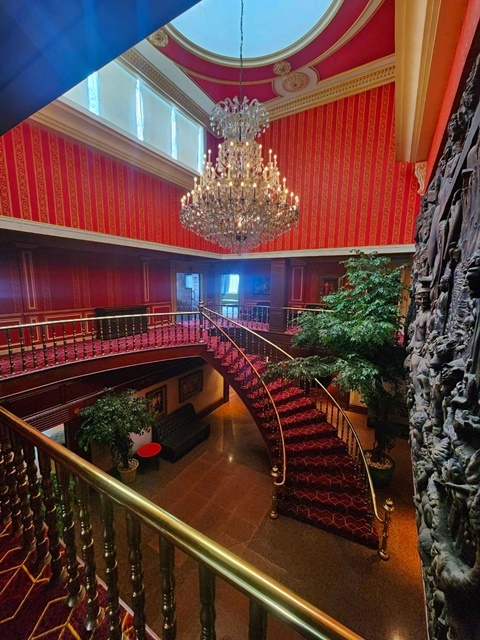 DONKI Mall ปล่อยเช่า KTV  BTSทองหล่อ 300ม. อาคาร4ชั้น 2ตึก ขนาดใหญ่ โชว์รูม ผับ บาร์  300ตรว. 2500ตรม. VIP Ballroom คอนเสริต  