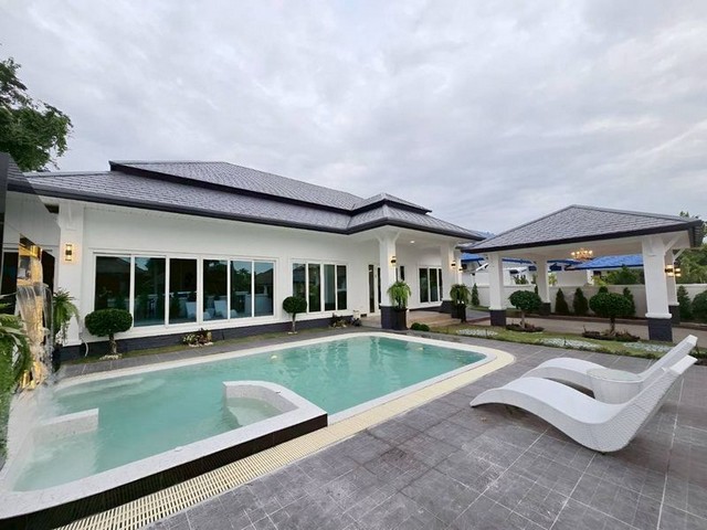 บ้านหรู พัทยา 5 ห้องนอน เช่า พูลวิลล่า พัทยา หนองปรือ สระว่ายน้ำส่วนตัว TP-H1762