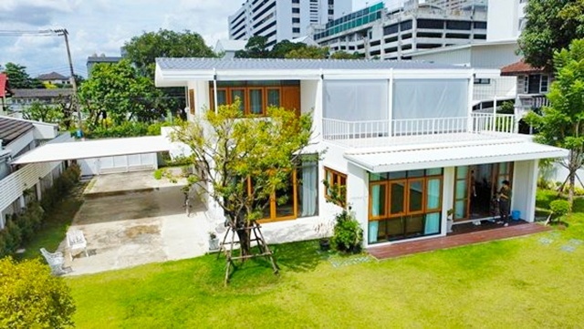 ศาลแพ่ง รัชดา 19-25 MRTลาดพร้าว 800ม. ลาดพร้าว 1-15 คฤหาสน์สุดหรู 2 ชั้น พร้อมสนามหญ้าใหญ่ 265ตร.วา. 