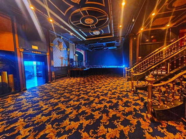 ขนาดใหญ่ โชว์รูม KTV ผับ บาร์ ให้เช่า อาคาร4ชั้น 2ตึก สุขุมวิท55 BTSทองหล่อ 300ม. DONKI Mall 302ตรว. 2502ตรม. ห้อง VIP Ballroom คอนเสริต  