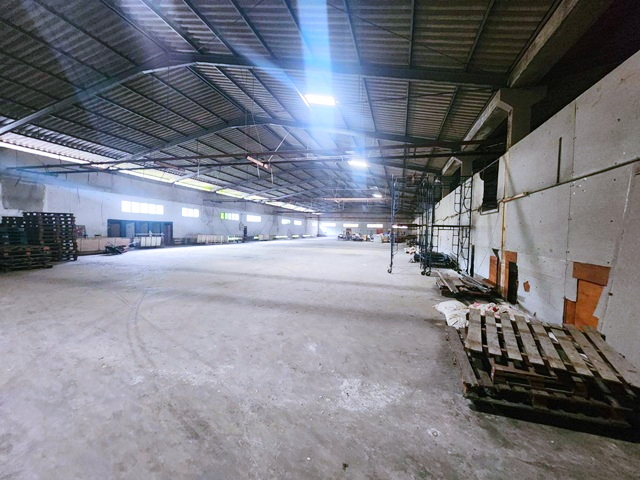 ตลาดทิพย์ พลาซ่า 1.4กม. ให้เช่าโกดัง  2,784 ตร.ม.  5 นอน 2 น้ำ  1 แอร์ ซ. สุขสวัสดิ์ 68-72  ตลาดทุ่งครุ 3.2 กม. เทเลอร์ 18ล้อเข้าได้