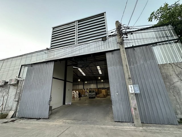 ให้เช่าโกดัง 900 ตรม. พร้อมออฟฟิศ ซอยนวลจันทร์ 21 และห้องน้ำในตัว รถเทรลเลอร์เข้าออกได้ ใกล้เลียบด่วน