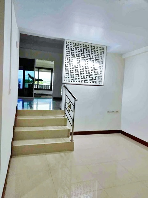  ให้เช่าทาวน์โฮม 3 ชั้น รร.นานาชาติคินเคด 2 2.0 กม.4 นอน MRTศรีนครินทร์ 38 900ม.พร้อม3แอร์ 24 ตร.วา. 304 ตร.ม. 