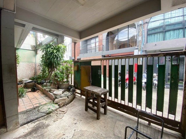 P1542 ขายทาวน์เฮ้าส์ 2 ชั้น ซอยเอกมัย 12 ซอยเจริญใจ ปรีดีพนมยงค์ 31 ใกล้สุขุมวิท 63 บ้านต้องรีโนเวทเอง