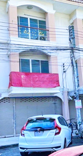 ถ.ลำลูกกา เช่า อาคารพาณิชย์ 3 ชั้น  21 ตร.วา. 258 ตร.ม.แยกสายไหม ไสวประชาราษฎร์ ตลาดเอซี คลองสี่ 850 ม.  BTSคูคต 3.6 กม. 