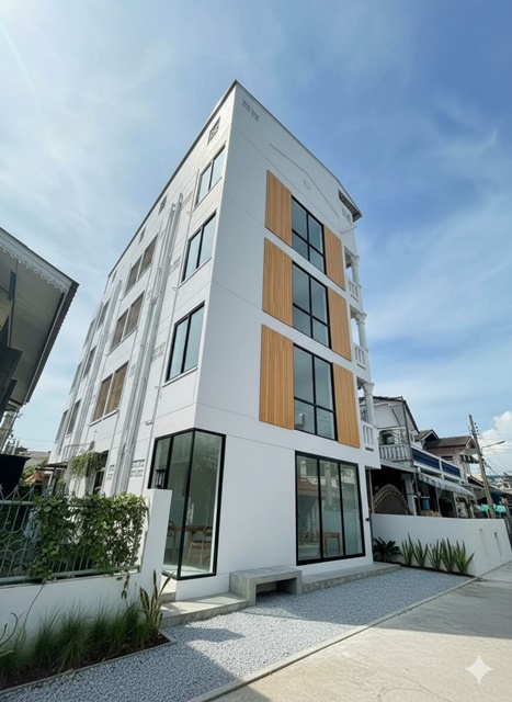 BTSสายหยุด 1.7 กม.ขายอพาร์ทเม้นท์  5 ชั้น 40ตร.วา. แยกสะพานใหม่ รามอินทรา5-21 600ตร.ม.24น้ำ นานาชาติ ม.เกริก 3.0 กม. 24นอน