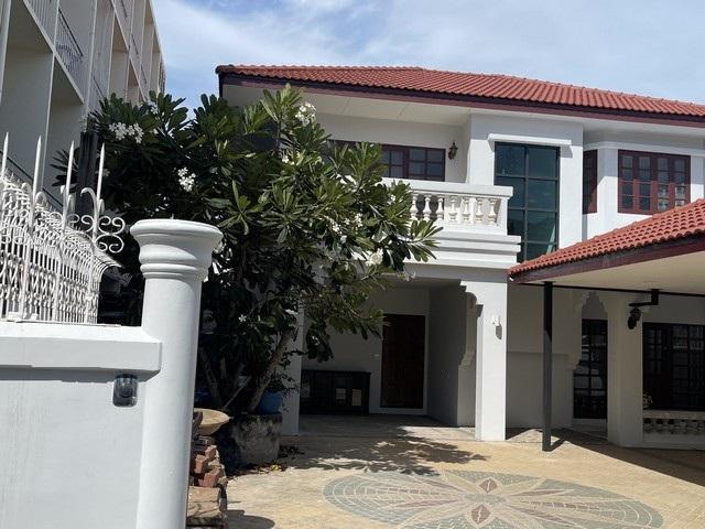 ให้เช่าบ้านเดี่ยว2ชั้นรีโนเวทใหม่ทั้งหลังย่านเมืองเก่าสามเสนเขตดุสิตใกล้BTSอนุสาวรีย์ วัดเบญจมบพิตร