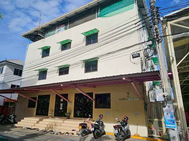 ขายอพาร์ทเม้นท์ 3 ชั้น เช่าเต็ม 27 ห้อง ที่ดิน 200 ตรว. บางนาตราด 21 ซอยติดเซ็นทรัลบางนา ทะลุอุดมสุข 56 