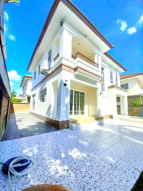 เฉลิมพระเกียรติ ร. 9 ซอย 87  คฤหาสน์ ให้เช่าบ้านเดี่ยว 2 ชั้น สุดหรูARL บ้านทับช้าง 900ม.พร้อมเฟอร์ฯ 60 ตร.วา. เดอะ พาซิโอ มอลล์ 3.2 กม. 