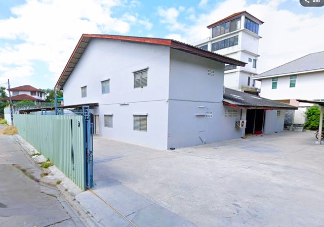 เดอะมอล์ บ้านคฤหาสน์2ชั้น 5นอน นวมินทร์ 22-28  MRTลาดพร้าว101 2.8 กม.  620ตร.ม. บนที่ดินครึ่งไร่  ตลาดปัฐวิกรณ์ 3 กม. MRT บางกะปิ 2.2 กม. 