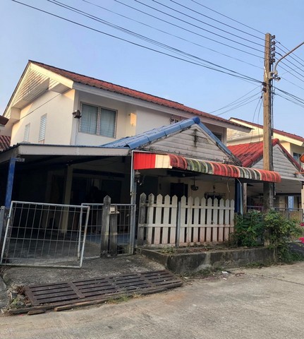 สัมผัสชีวิตใหม่ในใจกลางนครศรีธรรมราช บ้านแฝด 2 ชั้นเพียง 900,000 บาท พร้อมที่จอดรถและใกล้แลนด์มาร์คสำคัญ